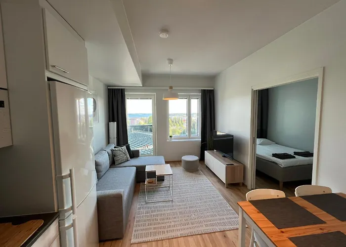 City Apartment With Lake View And Free Parking